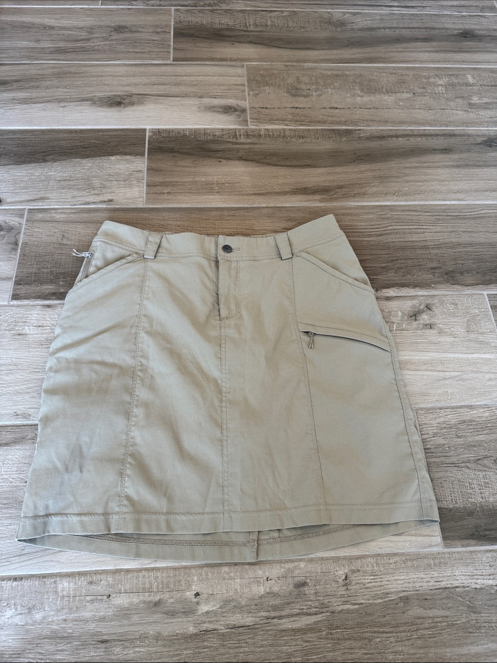 Duluth Trading Co. 14 skort